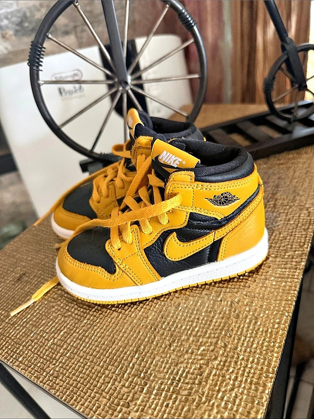 Nike Air Jordan 1 Retro High OG High Top Sneakers Yellow Black US 8.5